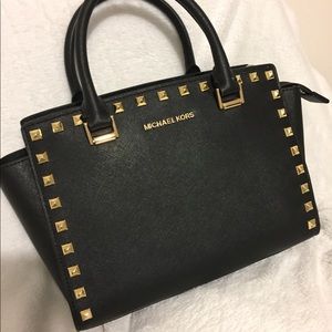 Michael Kors Selma stud I black. Satchel NWT